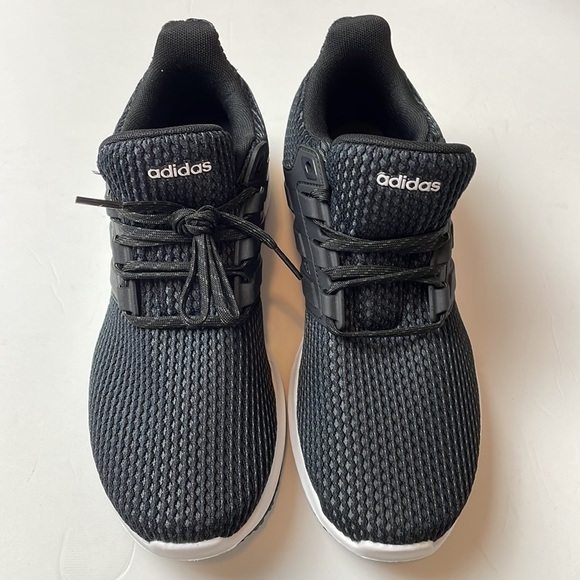 Adidas new with box (NWT) Ultimashow black and white running shoes size Mens 8 - Picture 1 of 7